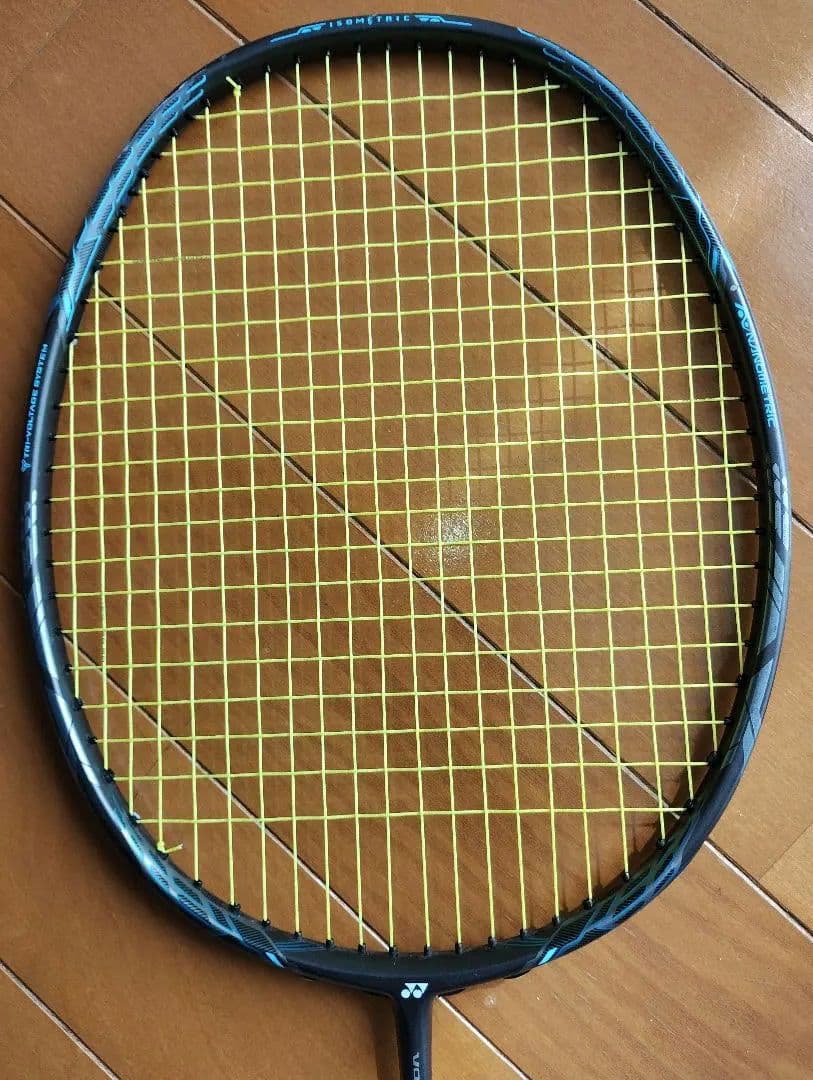 YONEX ボルトリックZフォース2 4UG5