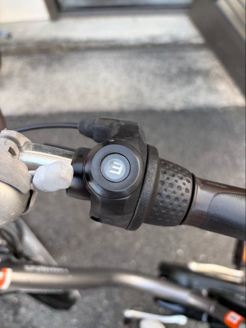 電動アシスト自転車 シルバー バスケット付き