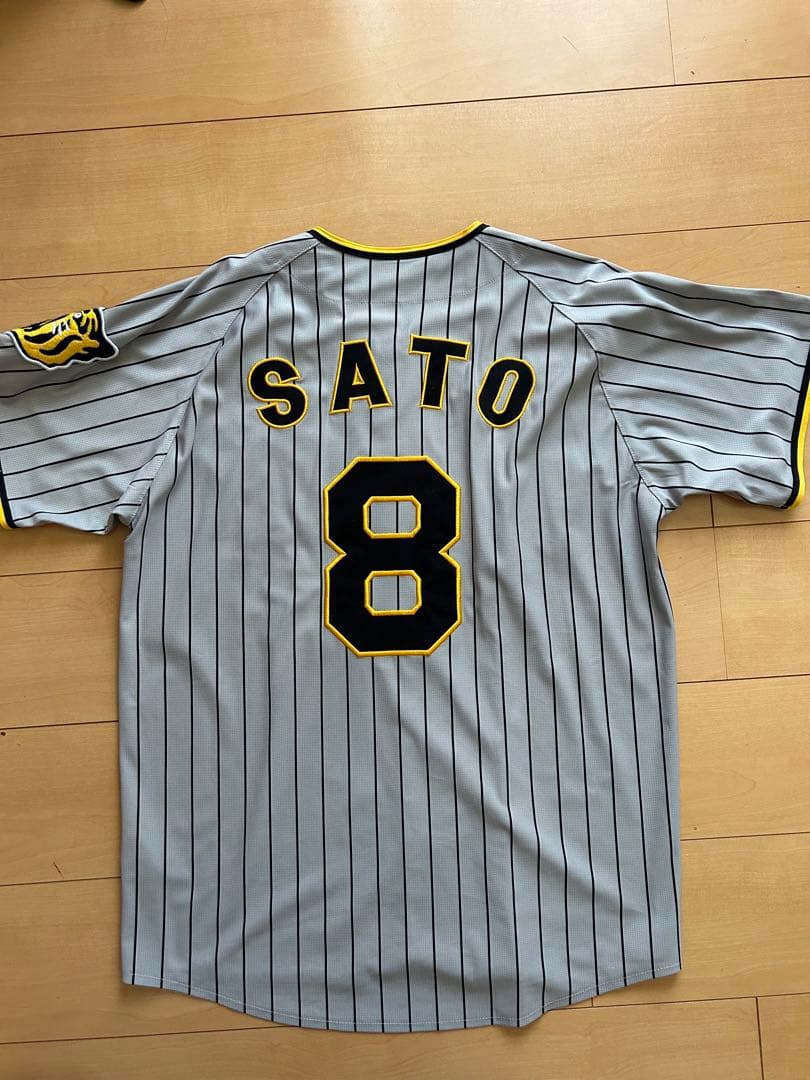 阪神タイガース　佐藤輝明　8 レプリカユニフォーム Lサイズ MIZUNO正規品