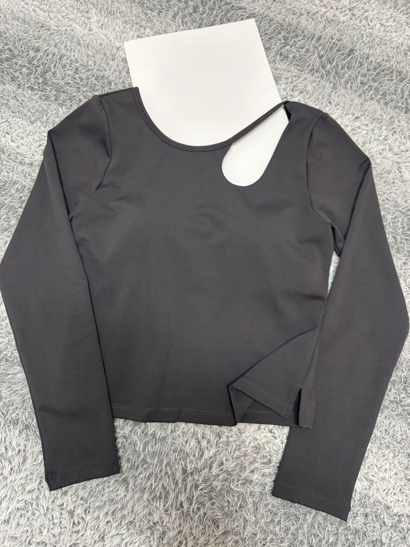 新品未使用　SUKALA カップ付きモダンカットアウトロングスリーブ S