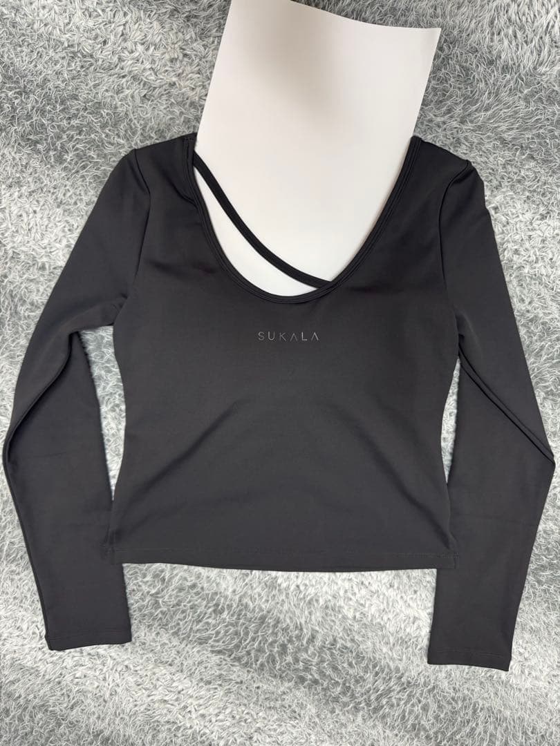 新品未使用　SUKALA カップ付きモダンカットアウトロングスリーブ S