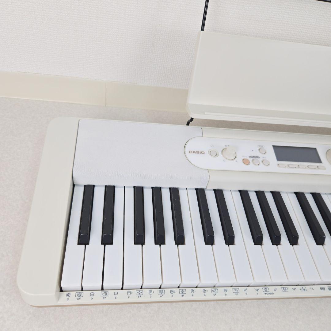 【美品】カシオ LK-526 楽らくキーボード 光ナビゲーション ピアノ 61鍵