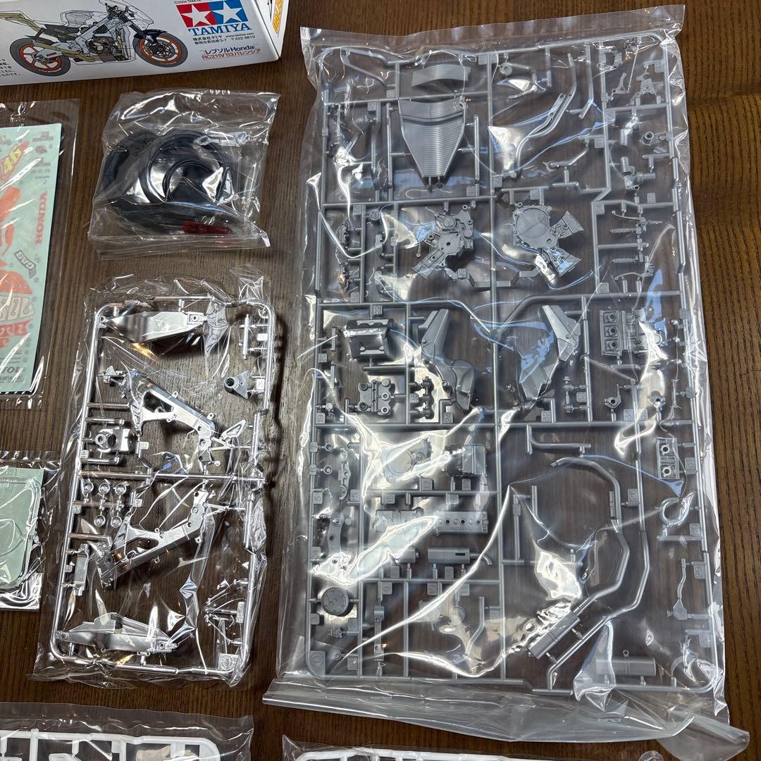 タミヤ　オートバイ　プラモデル　1/12 RC211V ‘03 4点セット
