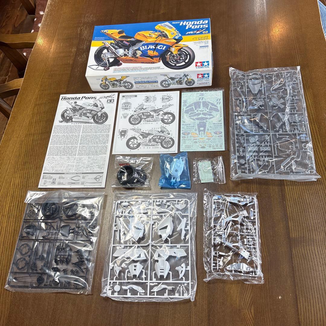 タミヤ　オートバイ　プラモデル　1/12 RC211V ‘03 4点セット