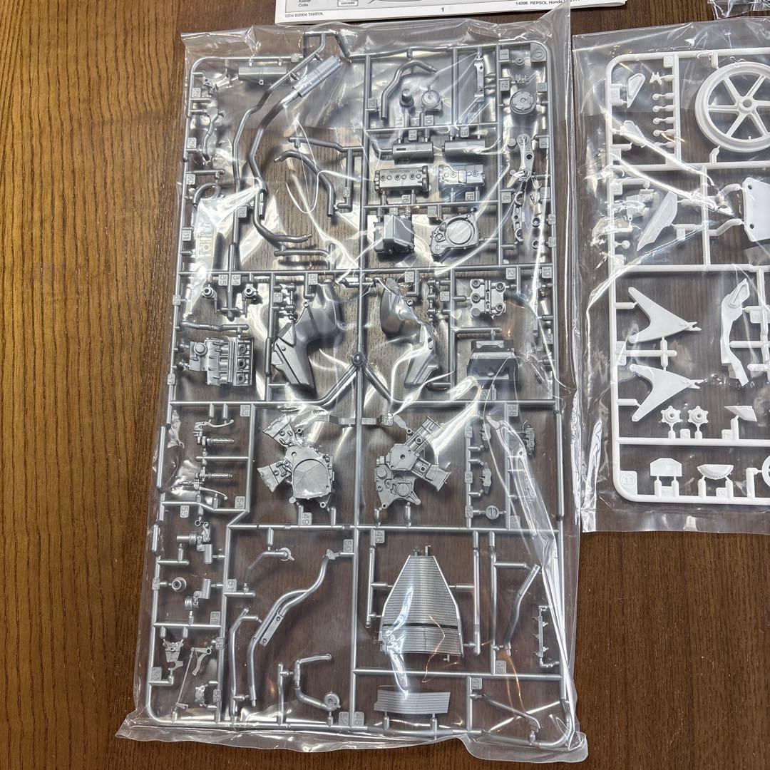 タミヤ　オートバイ　プラモデル　1/12 RC211V ‘03 4点セット