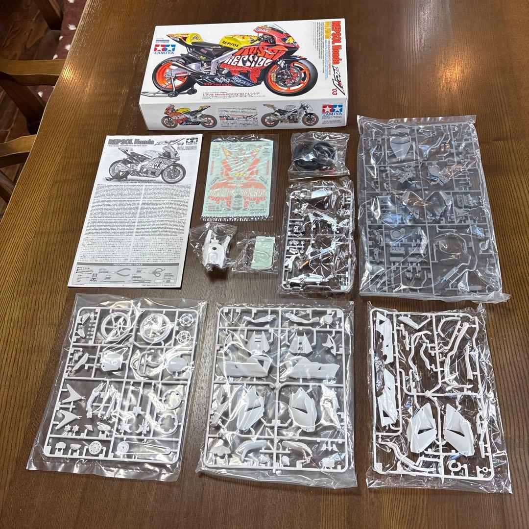 タミヤ　オートバイ　プラモデル　1/12 RC211V ‘03 4点セット