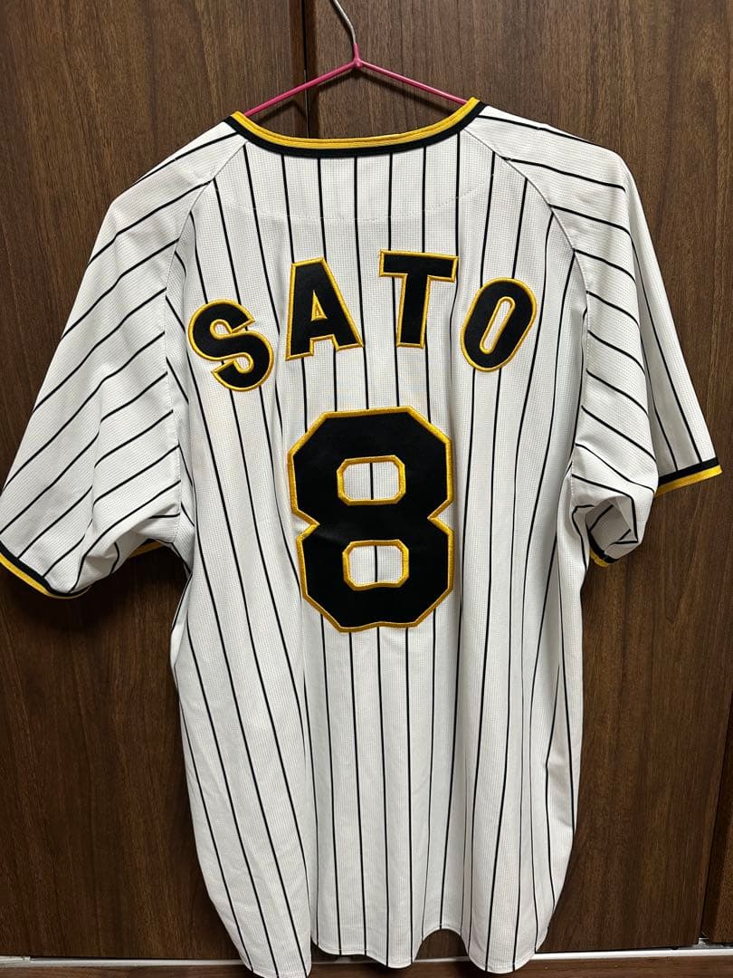阪神タイガース　佐藤輝明　ユニホーム