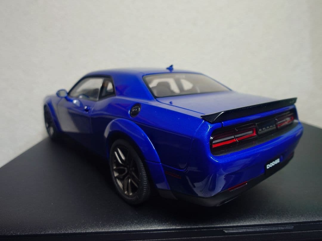 オートアート 1/18 チャレンジャー