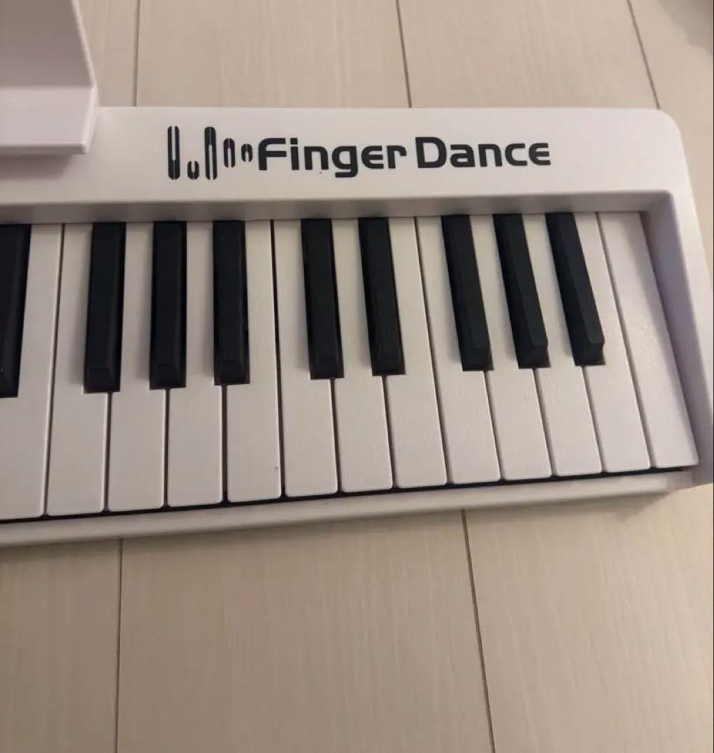 美品　電子ピアノ 61鍵盤 折り畳みホワイト