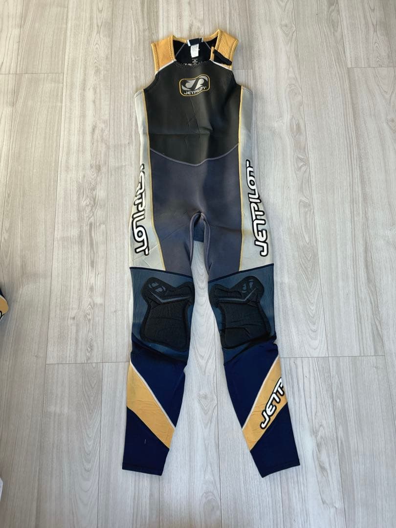 ウェットスーツ　ジェットパイロット　Sサイズ