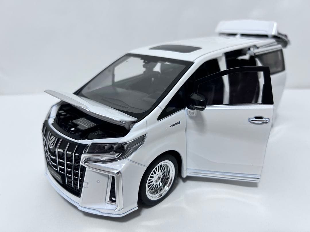 アルファード 30系 1/18 モデルカー