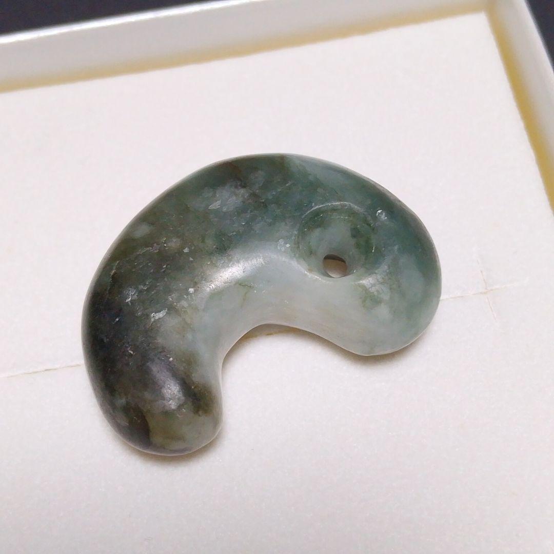 糸魚川産 ヒスイ 勾玉 13.1g 箱付き
