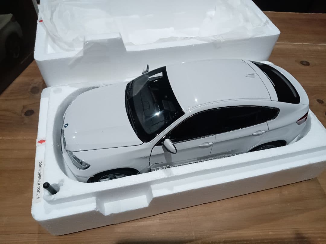 1/18 京商　 X6 xDrive 50i ミニカー　ホワイト