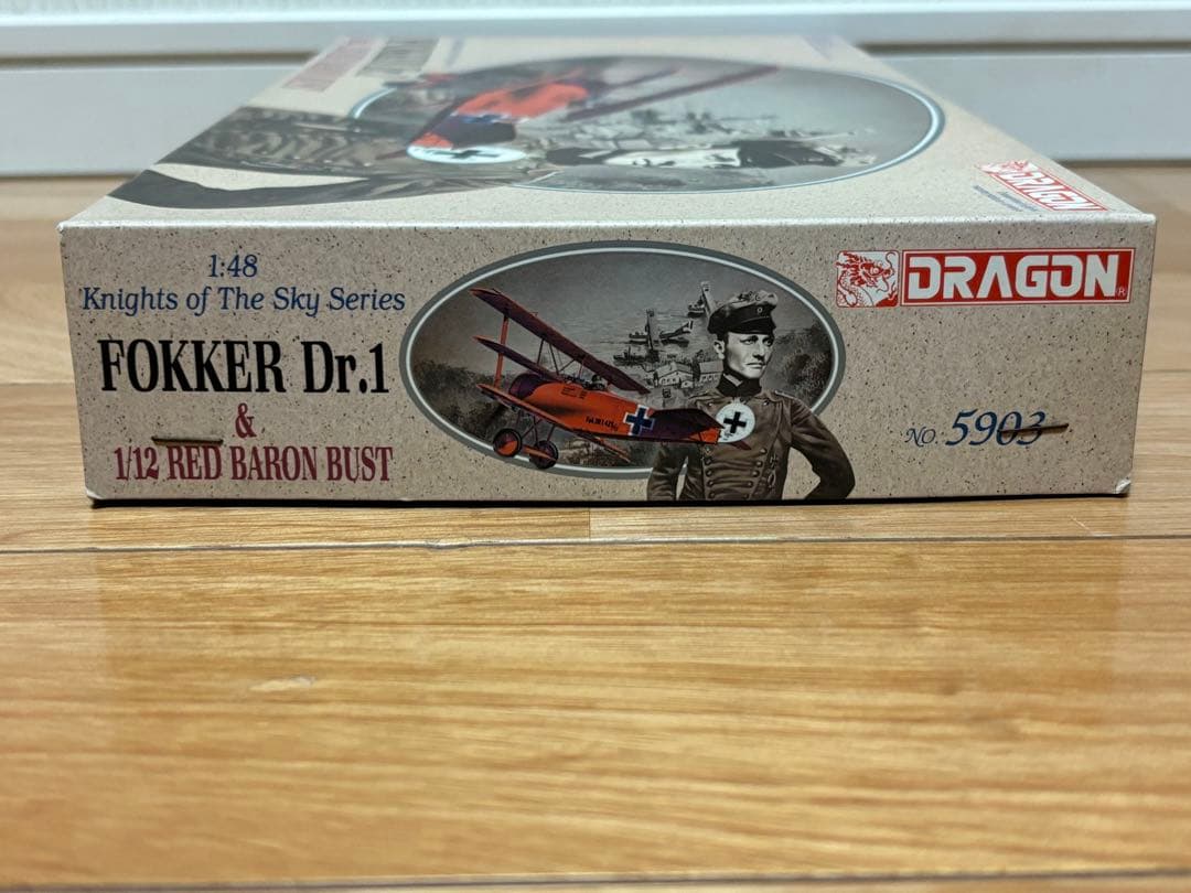 ドラゴン 1/48 フォッカー Dr.1 戦闘機 & レッドバロン 胸像 未組立