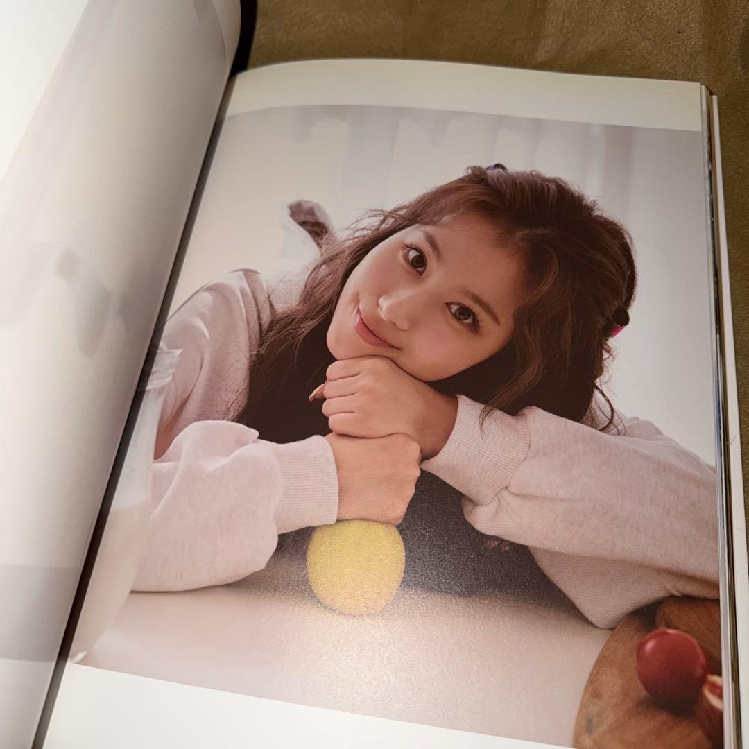 TWICEサナ　Yes, I am Sana. Black White 写真集