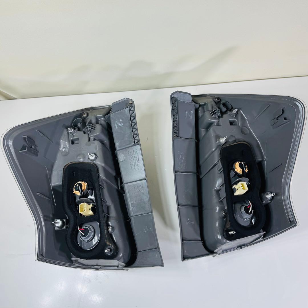 トヨタ プリウスα 前期 LED テールランプ 左右 STANLEY 47-46