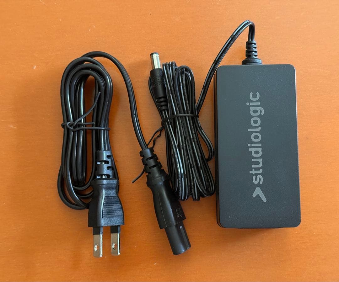 Studiologic Numa Compact 2 ペダル電源コードのみ新品