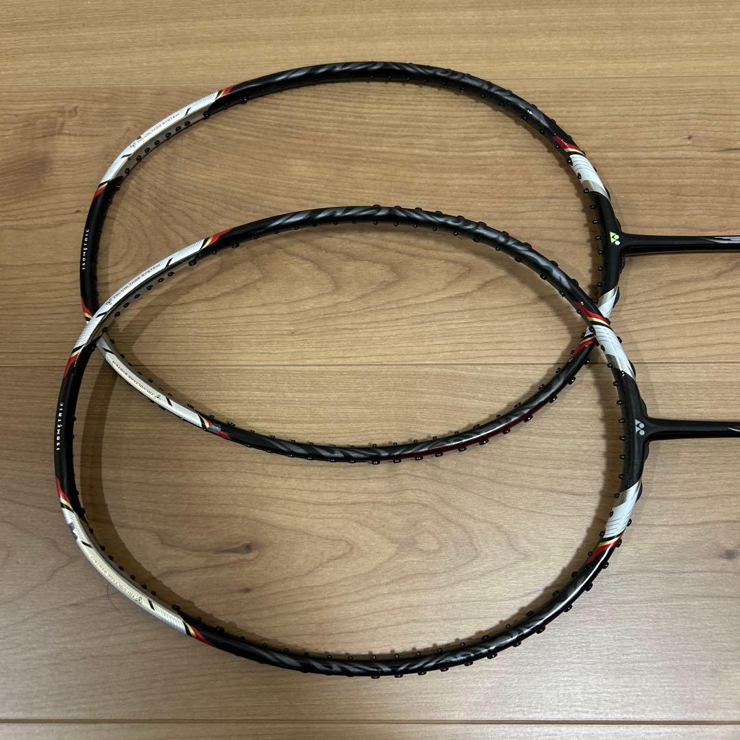 VOLTRIC 70 ボルトリック70 バドミントンラケット2本セット　値下げ中