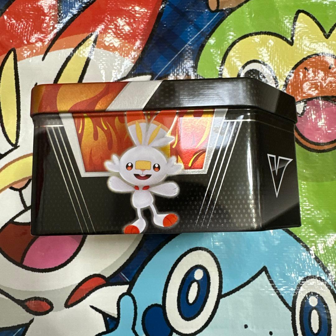 ポケモン　海外　缶ケース② ヒバニー　メッソン　サルノリ