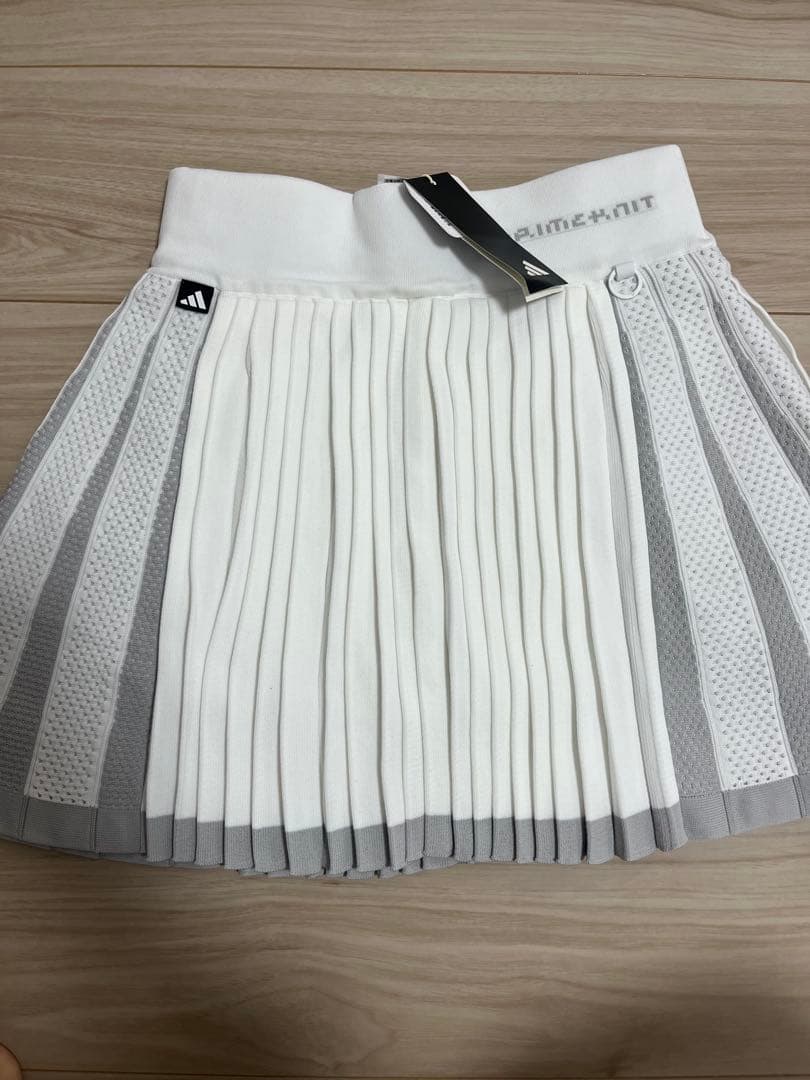 新品　adidas モックネック　裏起毛　フレアースカート　　セットアップ　M