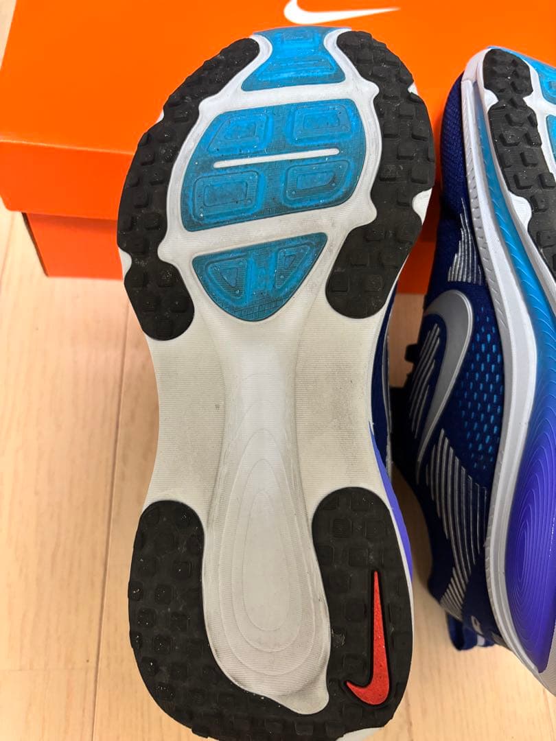 Nike Vomero18のネイビーランニングシューズ　26.5cm