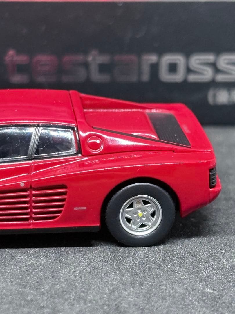 トミカリミテッドヴィンテージ フェラーリ テスタロッサ 後期型 赤