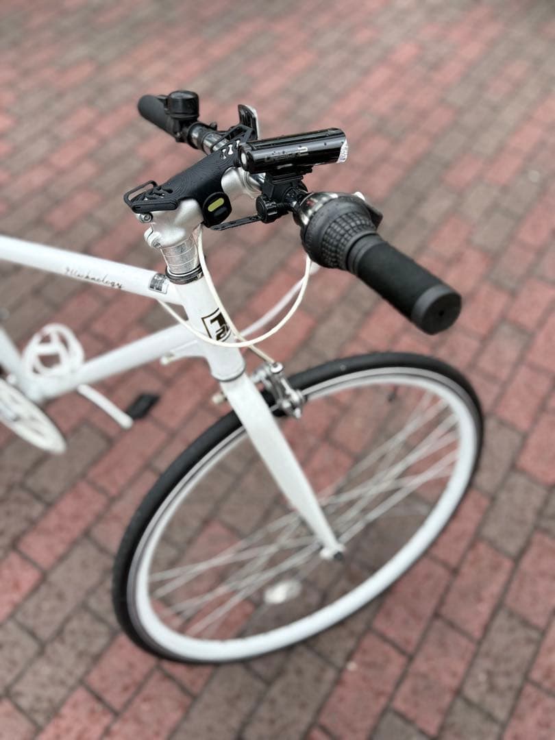 通学/通勤快速・クロスバイク・ホワイトバァージョン(700C)お届けできます。