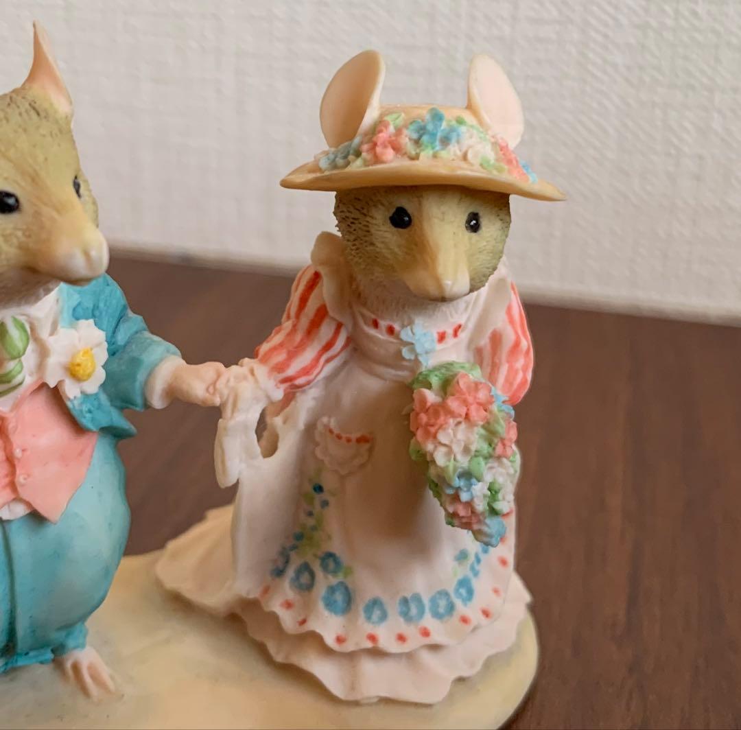 ダスティとポピー 新郎新婦 ウェディング ブランブリーヘッジ ボーダー 置物