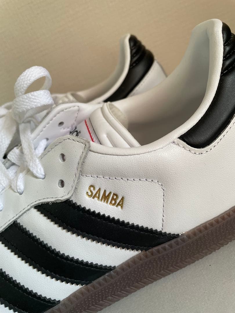 adidas SAMBA classic フットサル 屋内コート