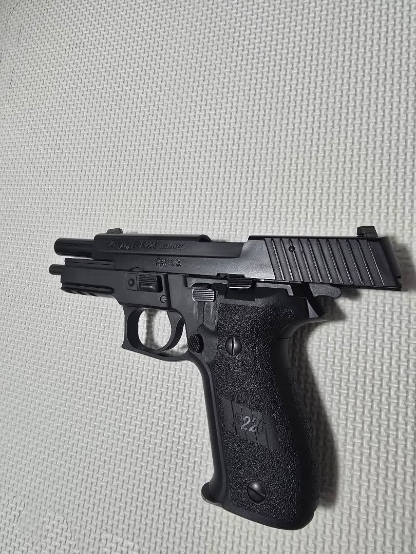 mp5A4スタンダード　p226E2　東京マルイ　電動ガン　ガスガン　おまけつき