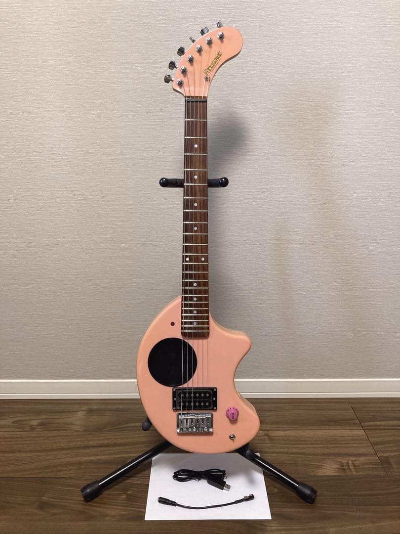 超美品 FERNANDES ZO-3 ピンク USBアダプター付き 弦新品