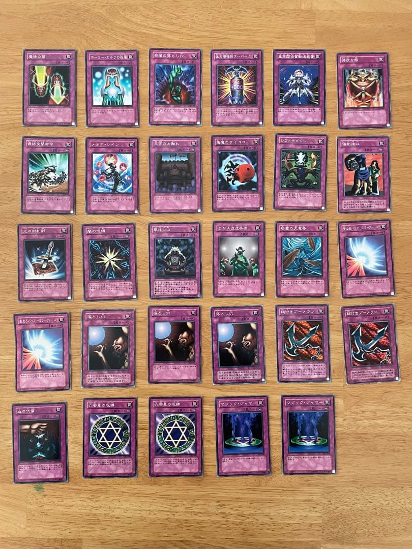 遊戯王　カードセット　青眼の白龍　ブラック・マジシャン・ガール他
