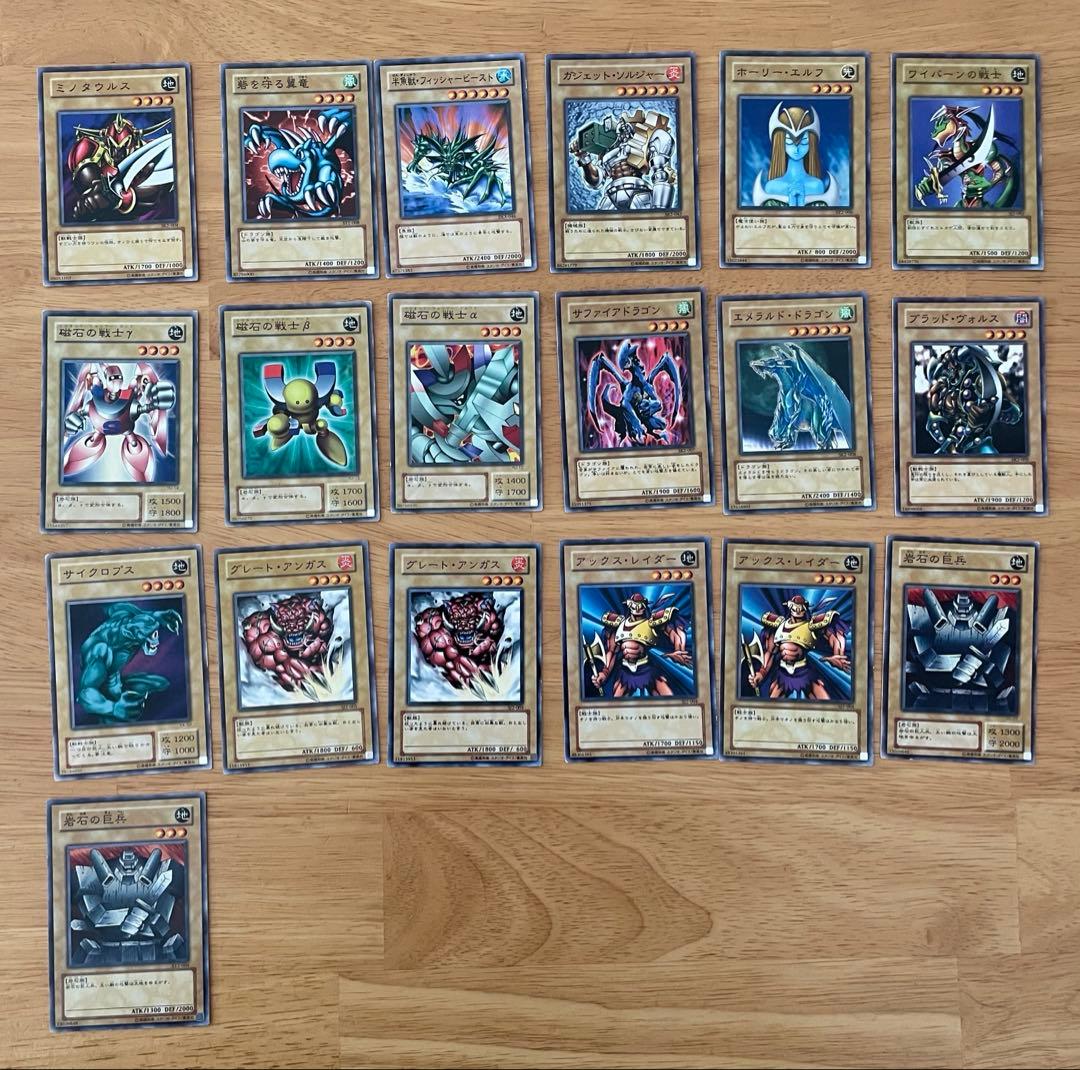 遊戯王　カードセット　青眼の白龍　ブラック・マジシャン・ガール他