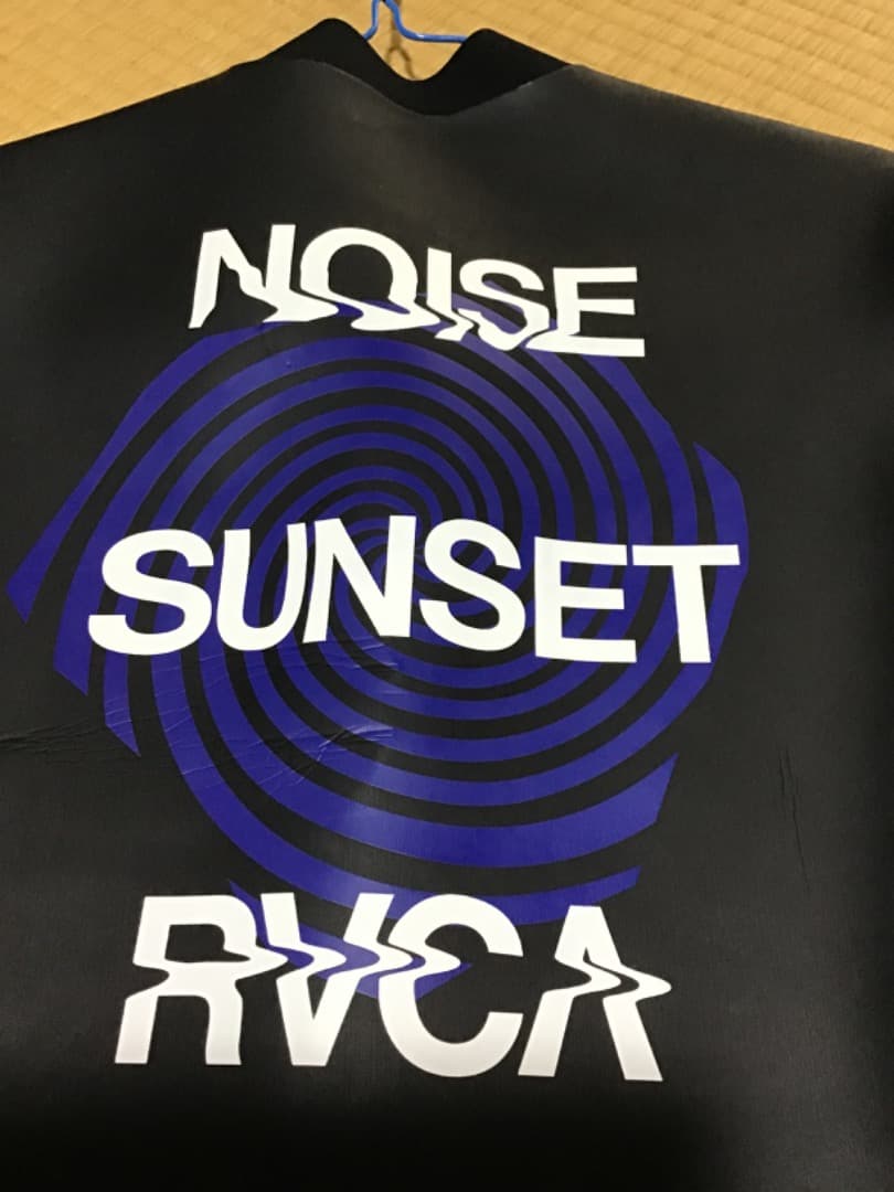 Mサイズ。日本未発売のRVCA NOISE SUNSET タッパー
