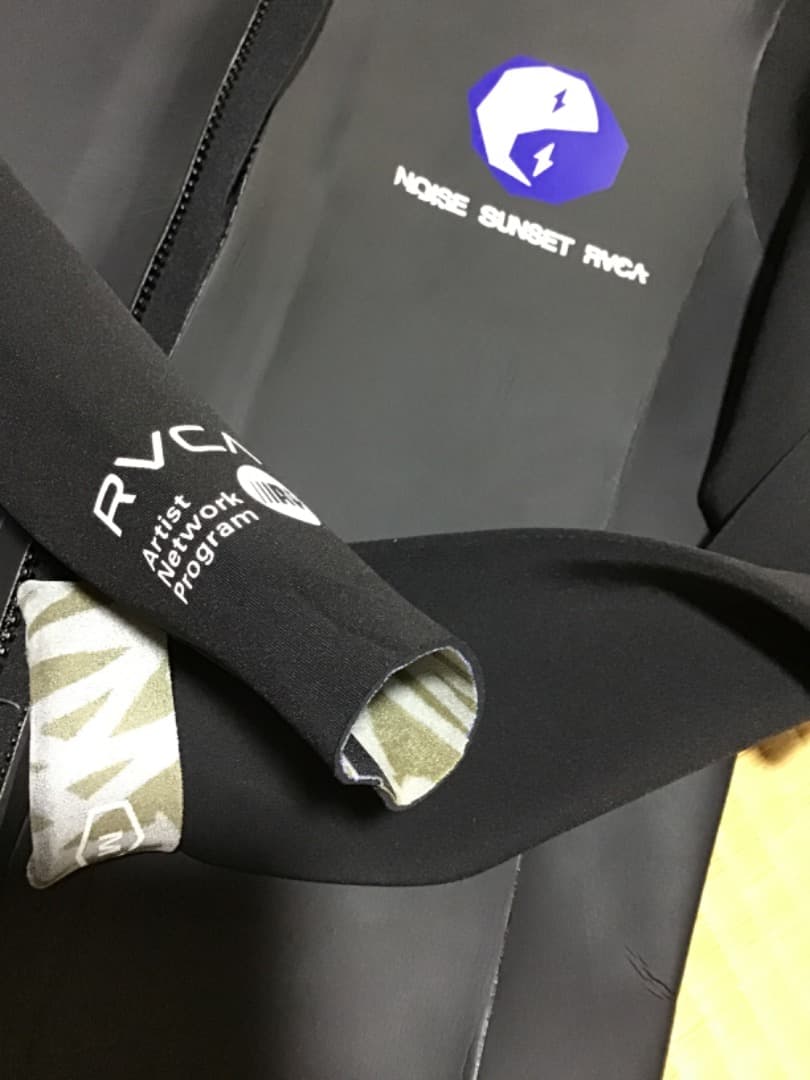 Mサイズ。日本未発売のRVCA NOISE SUNSET タッパー