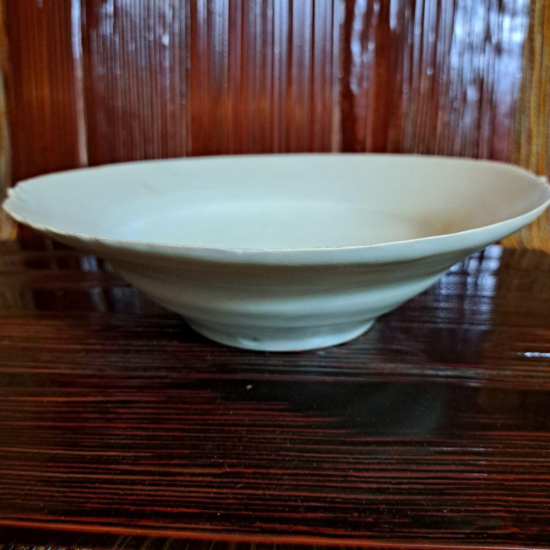 メキハピ　黒田泰蔵の白磁鉢です。