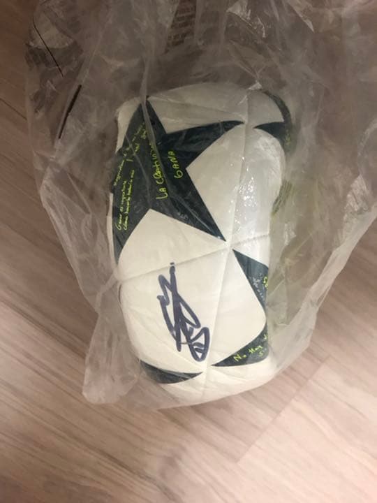 ベイルサイン入りサッカーボール　新品　レア