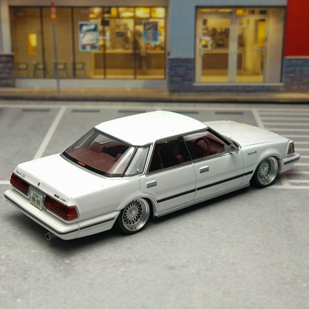 TLV トヨタ クラウン 3.0 ロイヤルサルーンG (カスタム品)