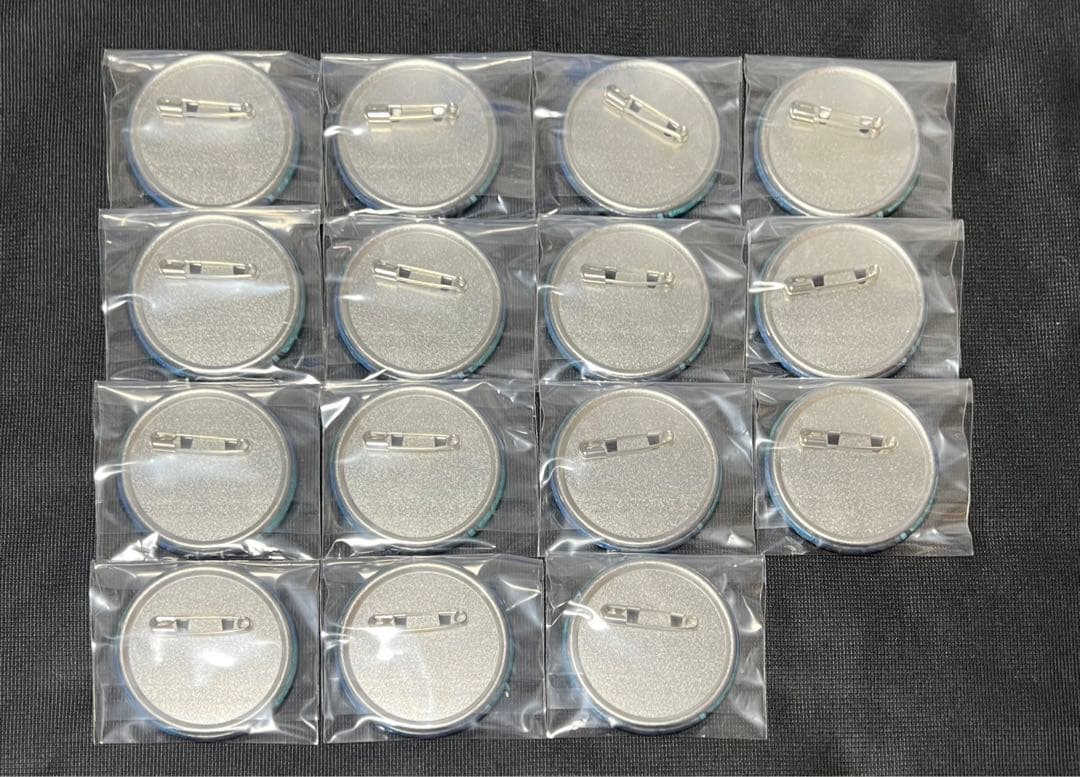 ブルーロック カラースーツ グリッター 缶バッジ 56mm 糸師 凛
