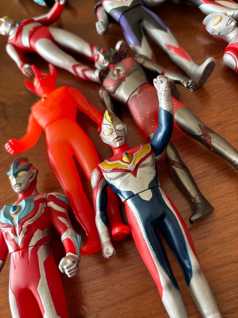 ウルトラマンフィギュア64体＋おまけ2個　ソフビ人形
