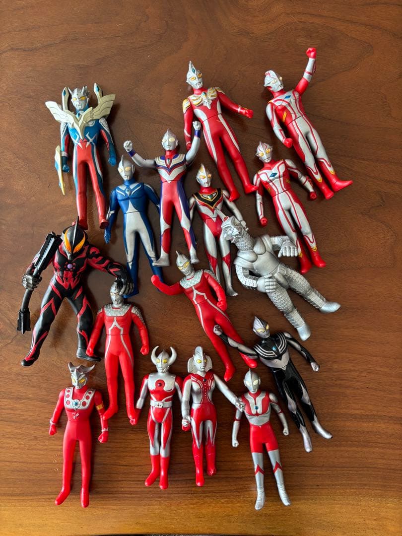 ウルトラマンフィギュア64体＋おまけ2個　ソフビ人形