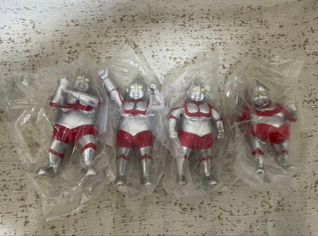 デブトラマン 4体コンプリートセットです