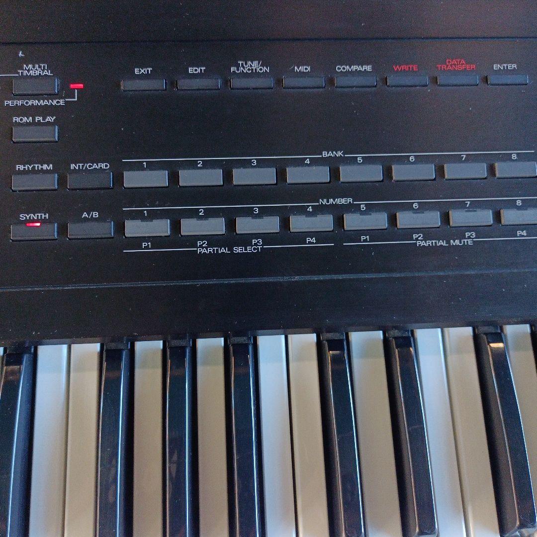 Roland D-10 シンセサイザー 61鍵盤