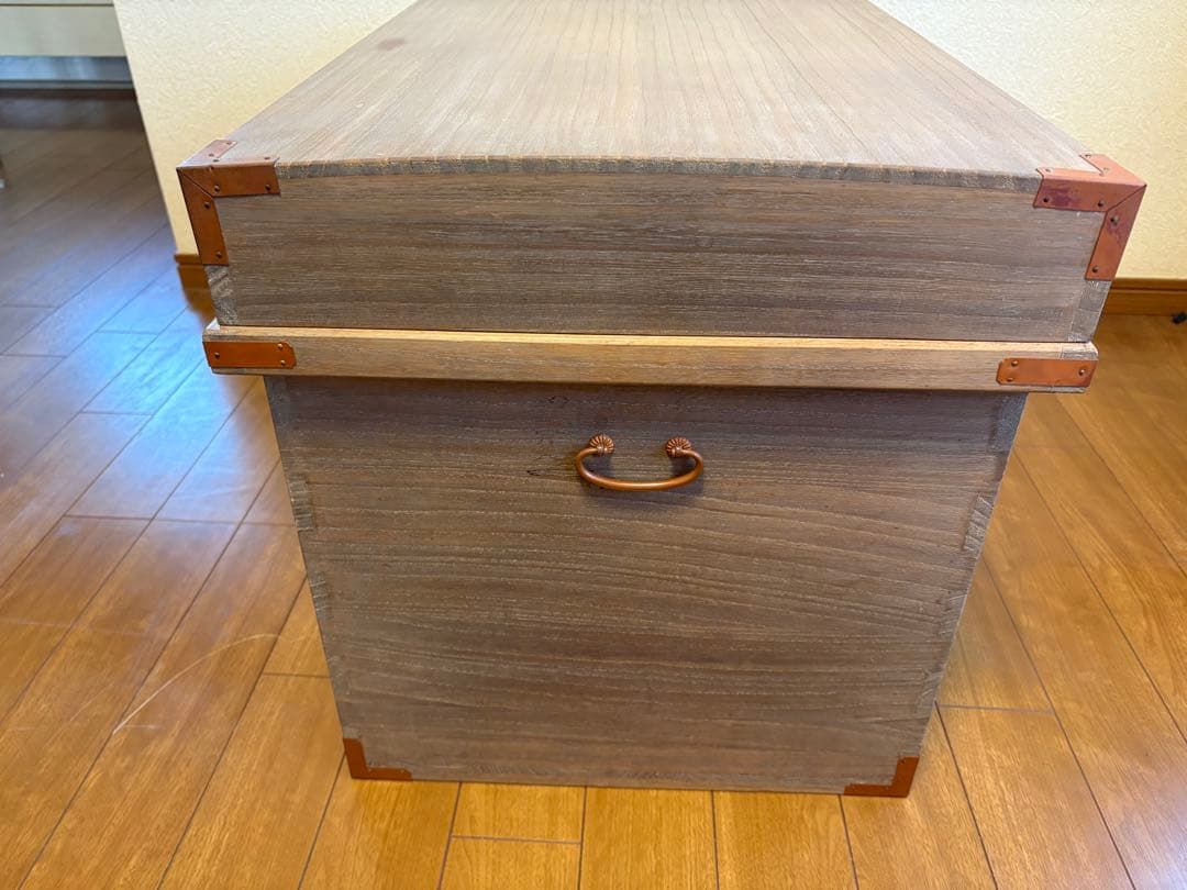 木製収納箱(桐) 金属ハンドル付き　家紋付き　縦48×横80×高50cm