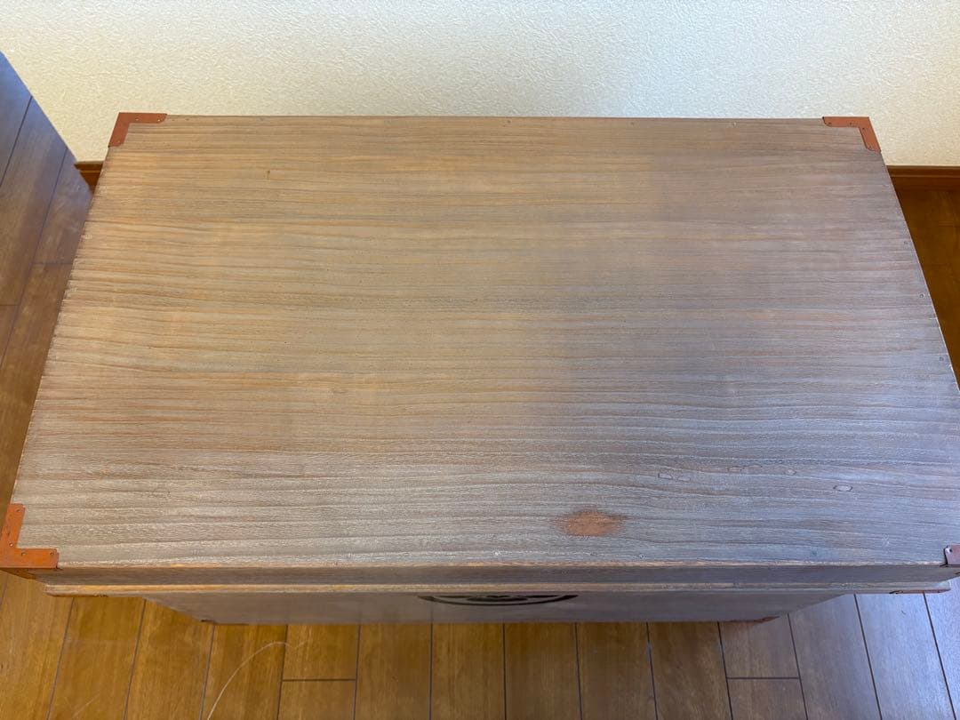 木製収納箱(桐) 金属ハンドル付き　家紋付き　縦48×横80×高50cm