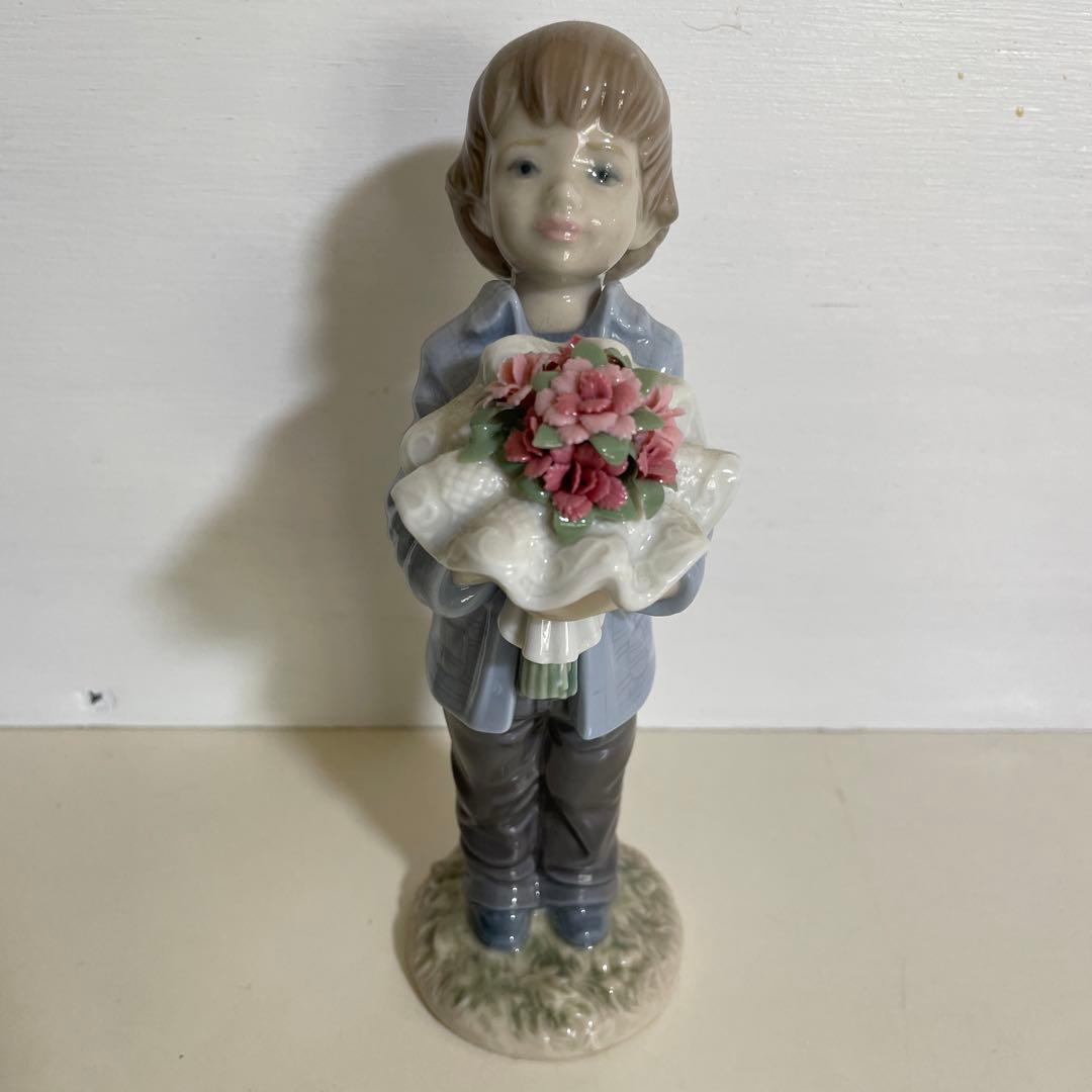 リアドロ　1番好きなあなたへ　少年　花束