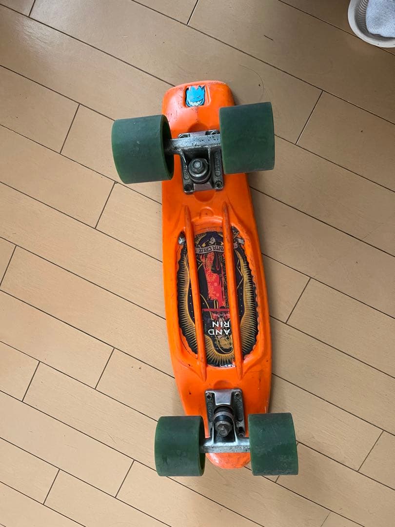 オレンジ スケートボード グラフィックデザイン
