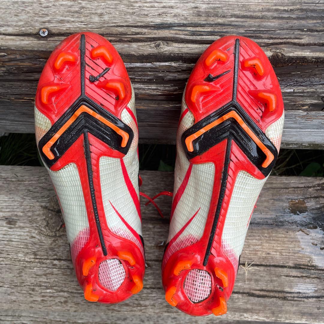 Nike CR7 サッカーシューズ レッド