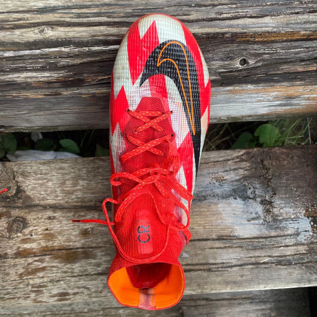 Nike CR7 サッカーシューズ レッド