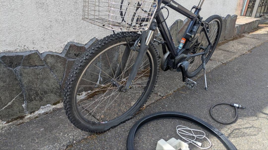 Panasonic 電動自転車　充電器　前タイヤ新品　京都引き取り限定